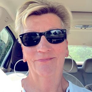 Meet your Posher, Elaine